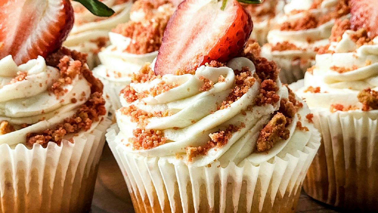 Strawberry Crunch Cupcakes