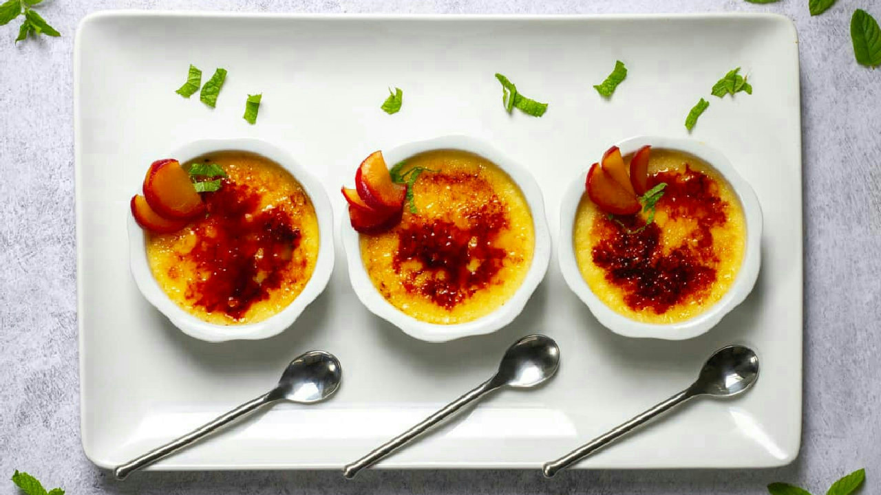 French Crème Brûlée with Vanilla French Crème Brûlée with Vanilla