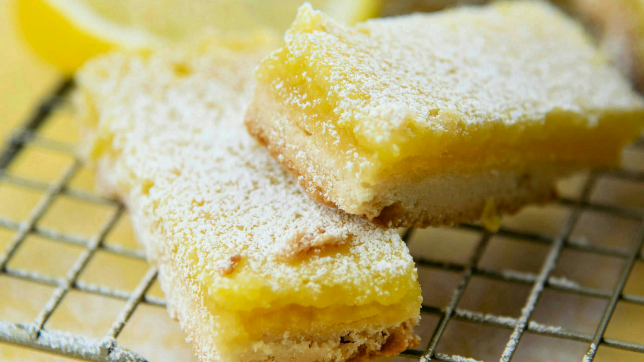 Easy Lemon Bars [with Video]