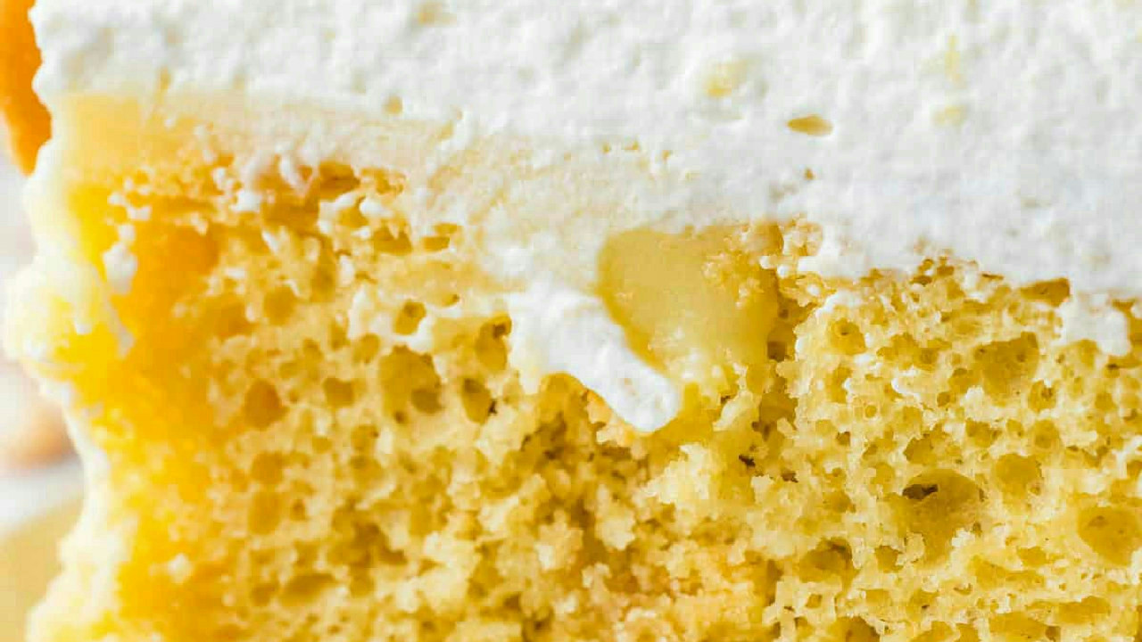 Easy Banana Pudding Poke Cake Easy Banana Pudding Poke Cake