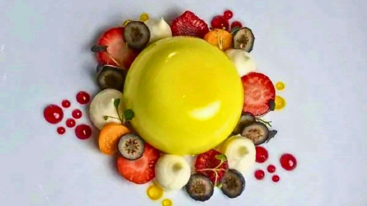 Lemon Cheesecake with Fresh Berries Lemon Cheesecake with Fresh Berries
