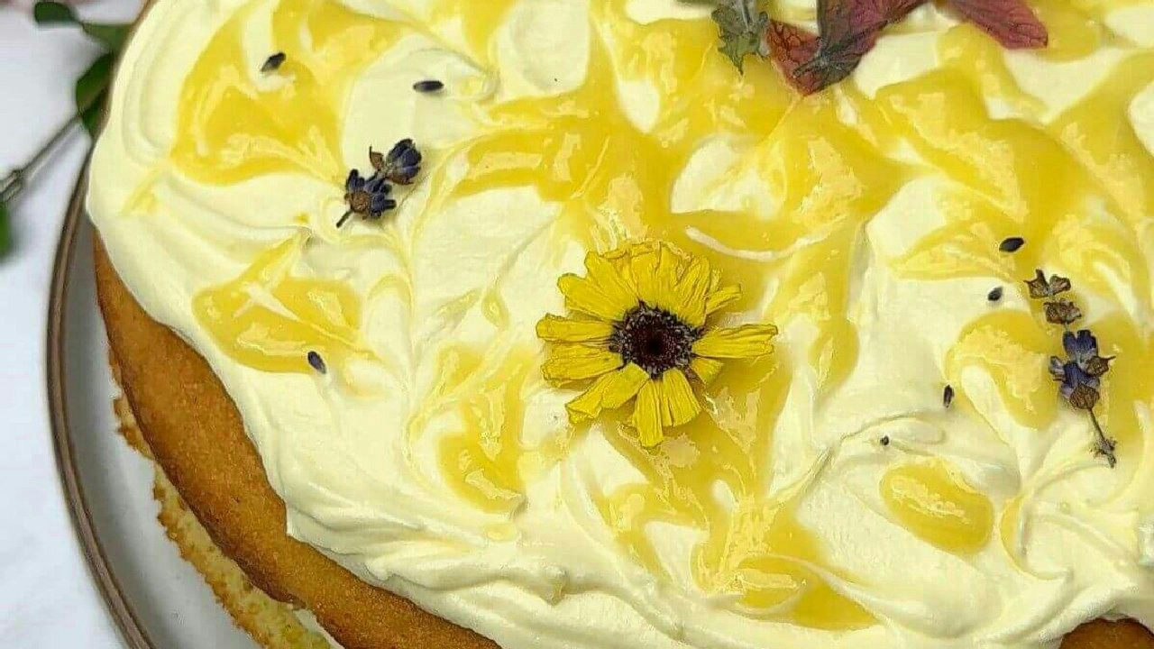 Easy Lemon Layer Cake with Cream Cheese Frosting Easy Lemon Layer Cake with Cream Cheese Frosting
