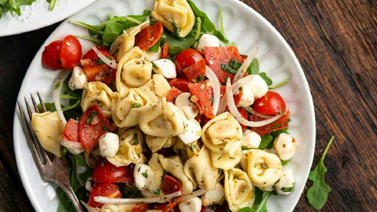 Everybody's Favorite Simple Tortellini Pasta Salad Recipe