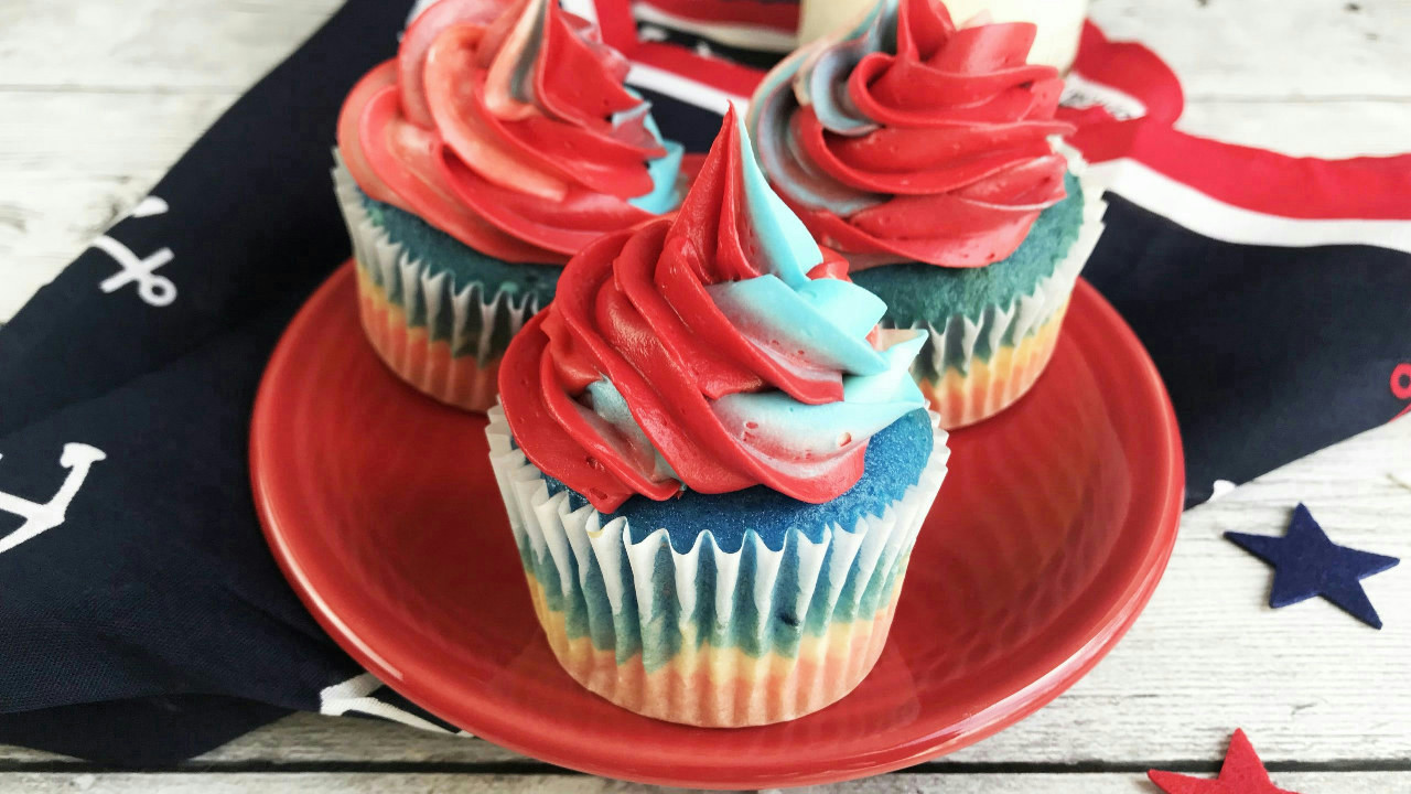 Patriotic Cupcakes: A 4th of July Dessert in Red, White & Blue